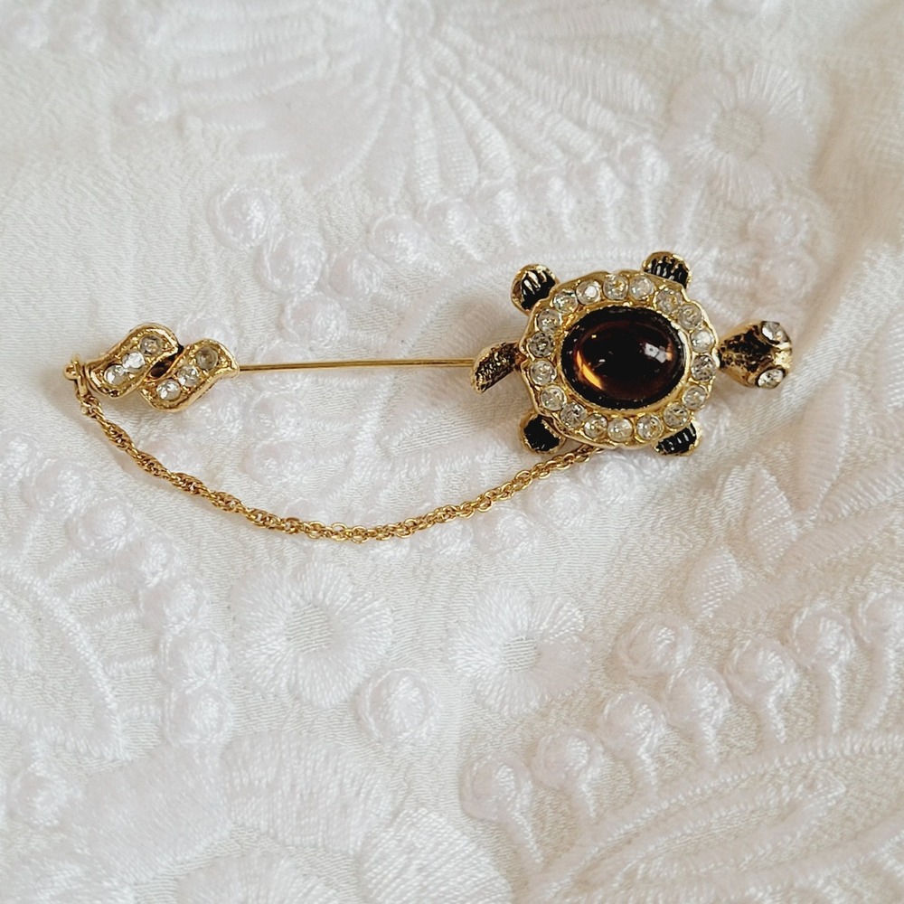 Vintage Turtle Stick Pin Gold Tone Rhinestone Brown Cabochon Retro Whimsy 20448